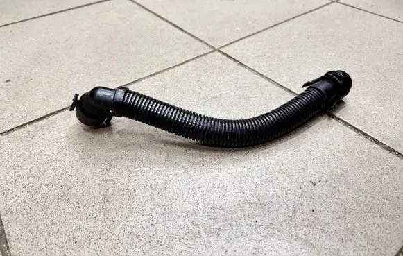 BMW 5 G30 G31 G38 Breather hose/pipe 7823517 8573971 13718573971