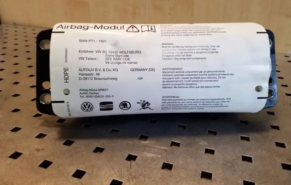 Volkswagen Tiguan Passenger airbag 1Q0880204