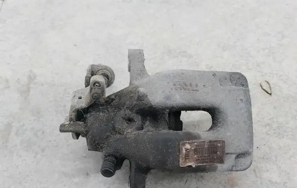 Citroen C4 I Rear brake caliper 9635313680