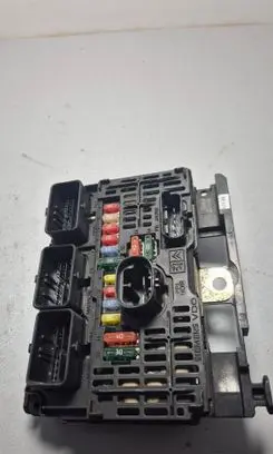 Dacia Sandero Fuse module 9661682580 BSML0100 S118983001Q