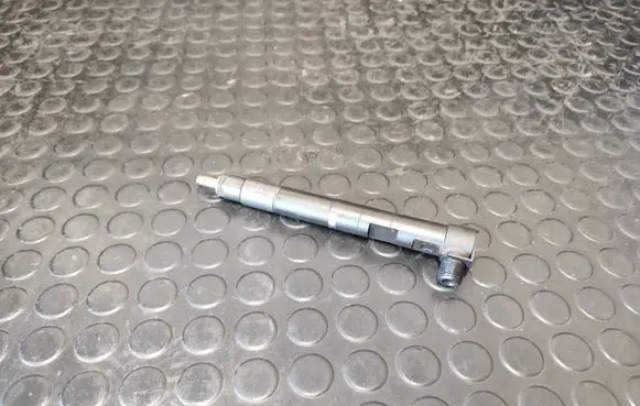 Mercedes-Benz CLA C117 X117 W117 Fuel injector A6510701387