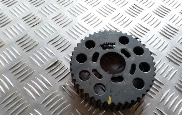 Volkswagen Touran I Camshaft pulley/ VANOS 038109111E