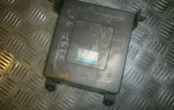 Mazda 323 Engine control unit/module E2T81671M1 Z50918881B
