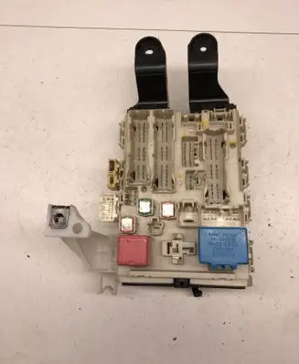 Toyota Avensis T270 Fuse module 8273005170C