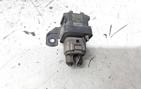 Toyota Avensis Verso Glow plug pre-heat relay 2861067010