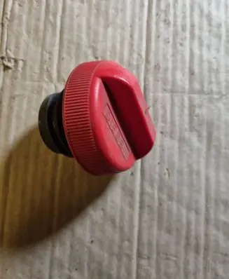 Nissan Sunny Fuel tank filler cap 