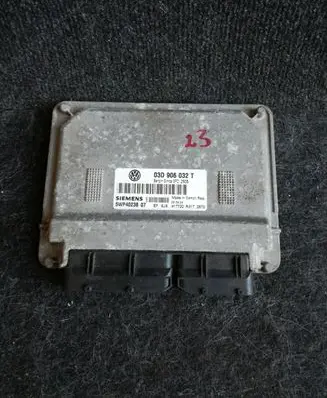 Volkswagen Polo Engine control unit/module 03D906032T