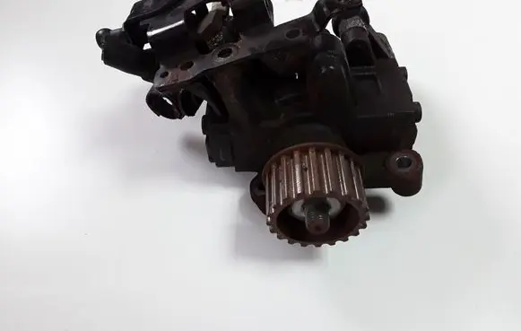 Nissan Qashqai Fuel injection high pressure pump A6072300240