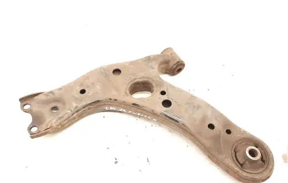 Toyota Avensis T270 Front lower control arm/wishbone