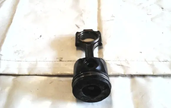 Volvo S80 Piston with connecting rod
