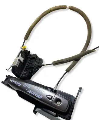 Nissan Qashqai Front door lock 