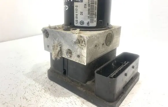 Skoda Octavia Mk1 (1U) ABS Pump 1C0907379L 1j0614117g