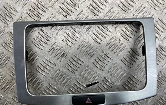 Radio/GPS head unit trim