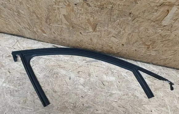 Peugeot 408 P54 Front door glass trim molding 9835342380