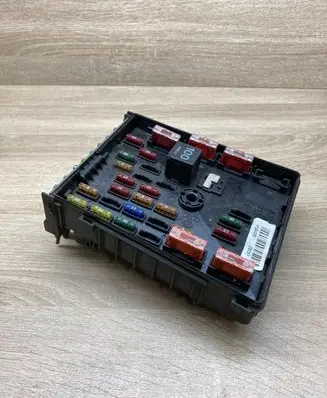 Volkswagen PASSAT B6 Fuse module 3C0937125 63592777