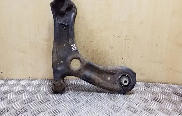 Volkswagen Polo V 6R Front lower control arm/wishbone 6Q0407152A