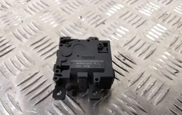 Toyota Prius (XW50) Air flap motor/actuator 0638002031