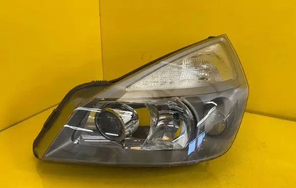 Renault Espace IV Headlight/headlamp 7701053976