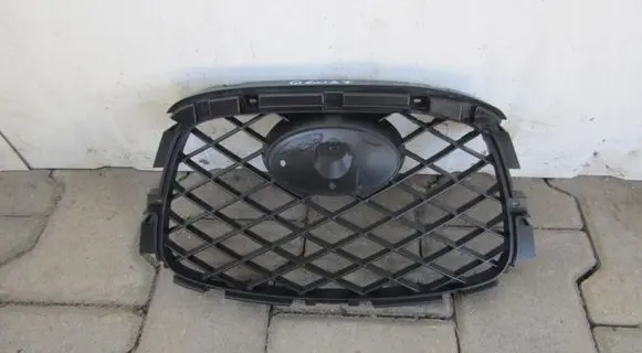 Subaru Impreza IV Front bumper upper radiator grill