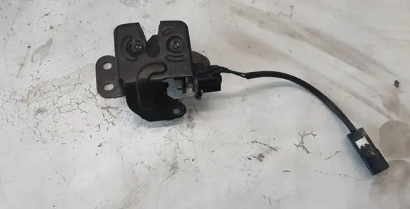 KIA Sportage Tailgate window lock/catch/latch 