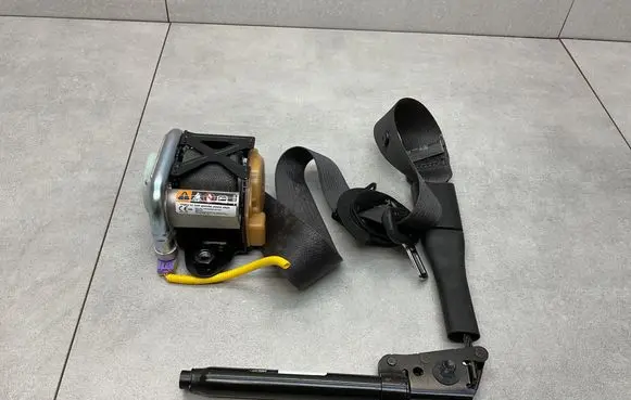 Opel Mokka X Front seatbelt 42563683