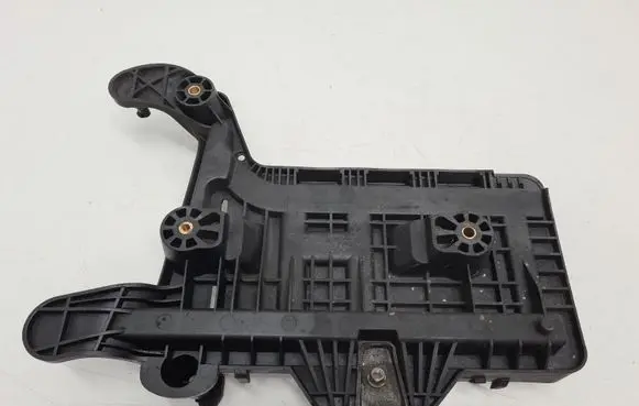 Volkswagen Golf V Battery tray 1K0915333