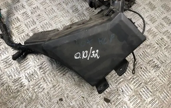 Subaru Outback Fuse box set MB502104B