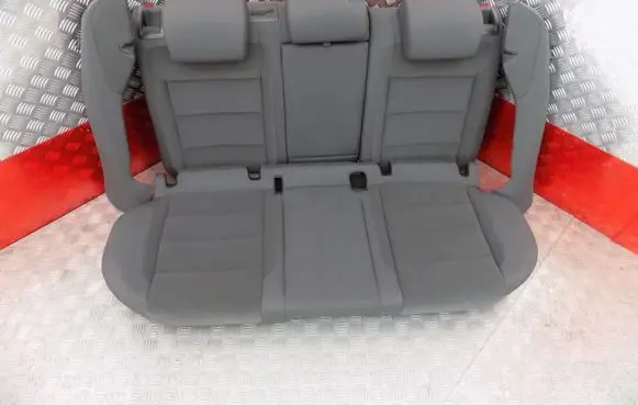 Volkswagen Golf V Second row seats 