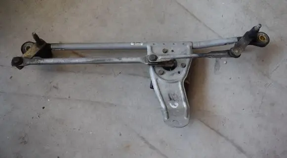 BMW X5 E53 Front wiper linkage 6913007