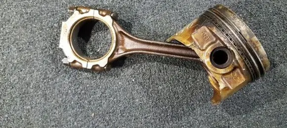 Mitsubishi Galant Piston with connecting rod