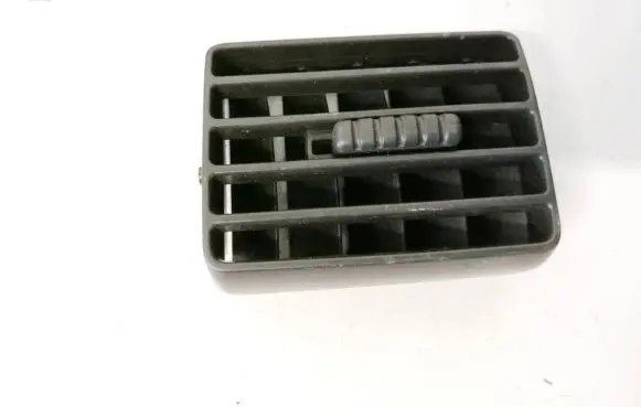Nissan X-Trail T30 Dash center air vent grill