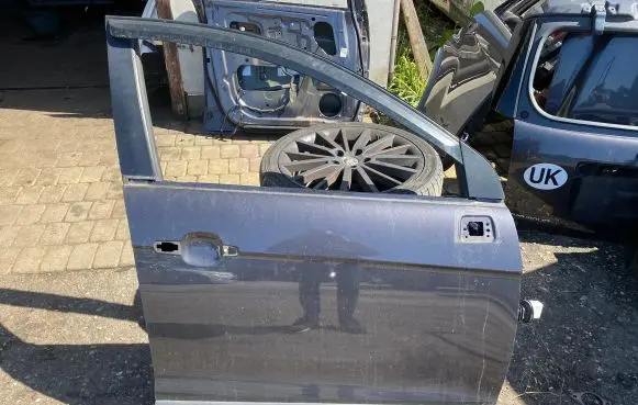 Chevrolet Captiva Front door