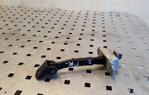 Nissan Qashqai Front door check strap stopper