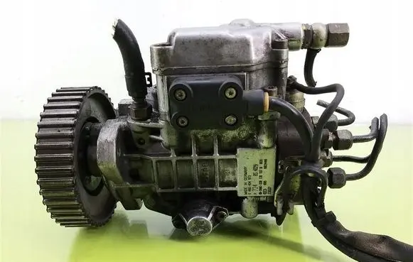 Skoda Fabia Mk1 (6Y) Fuel injection high pressure pump 038130107B