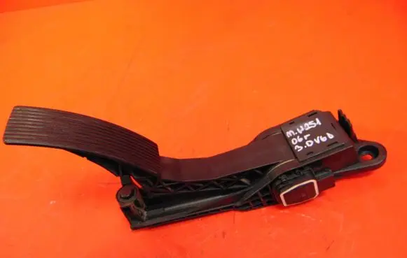Mercedes-Benz R W251 Accelerator throttle pedal A1643000004