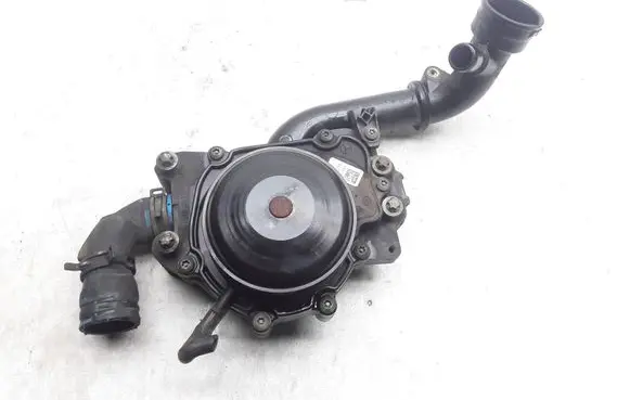 Mercedes-Benz E W212 Water pump A6512006301