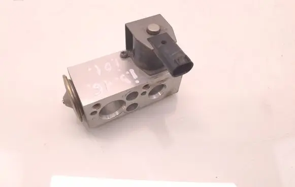 BMW i3 Air conditioning (A/C) expansion valve 9287282 43416411 19864710