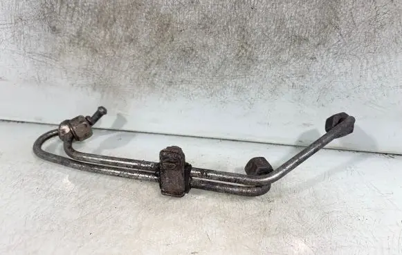 Audi 80 90 S2 B4 Fuel injector supply line/pipe 
