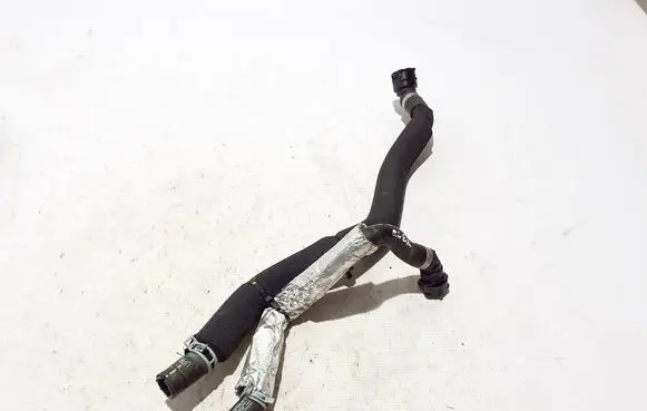 Volvo C40 Engine coolant pipe/hose 32339811