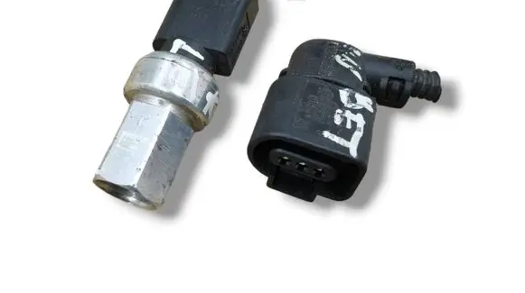 Volkswagen New Beetle Air conditioning (A/C) pressure sensor 1J0959126