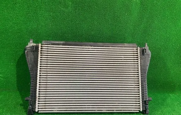 Audi A4 S4 B8 8K Intercooler radiator 8K0845805G