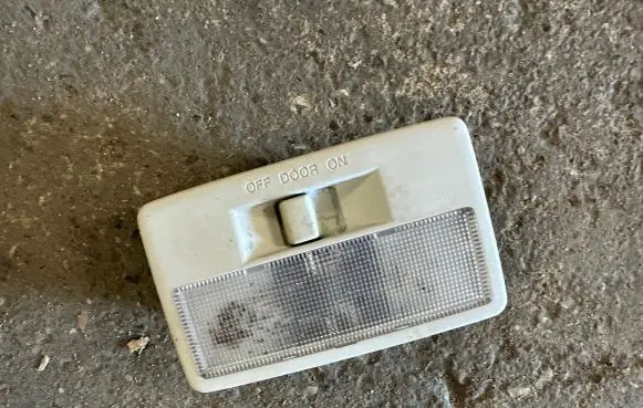 Mazda 3 II Rear seat light
