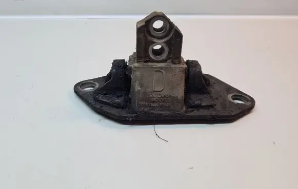 Engine mount bracket