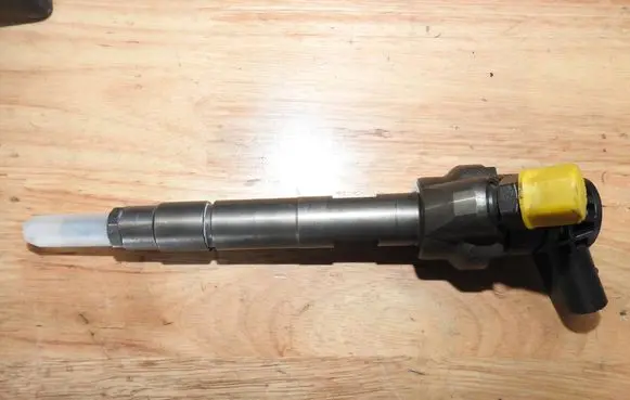 BMW 3 F30 F35 F31 Fuel injector 0445110382