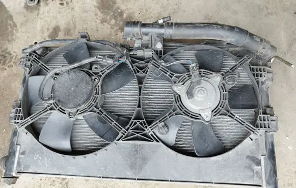 Peugeot 4007 Radiator support slam panel 043925 10000A83A0