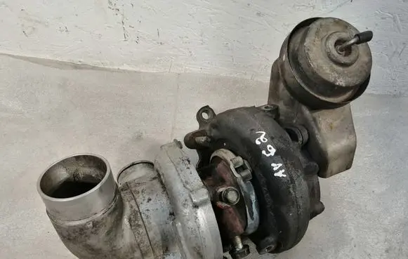 Toyota Avensis T250 Turbo 172010R020