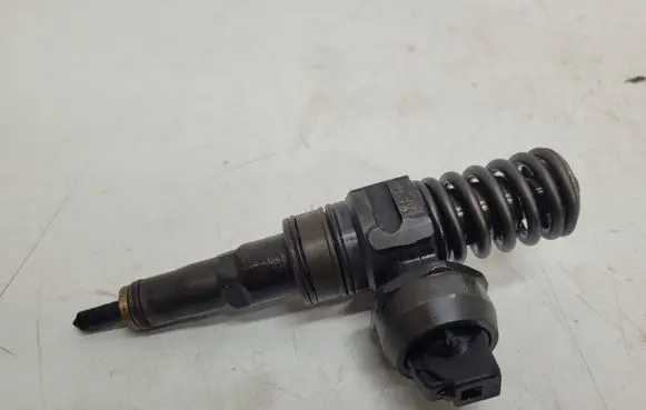 Volkswagen Caddy Fuel injector 038130080