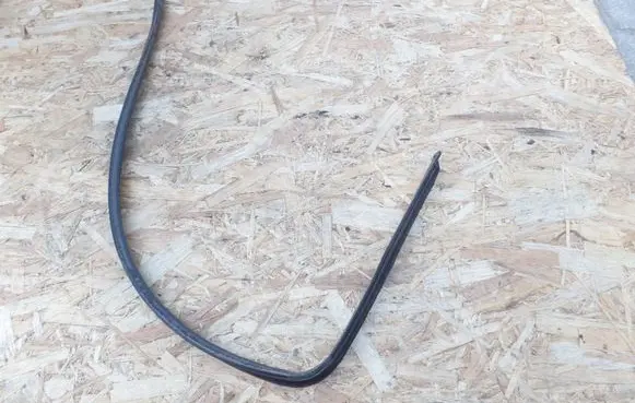 Mercedes-Benz A W168 Rubber seal rear door window/glass A1687372530
