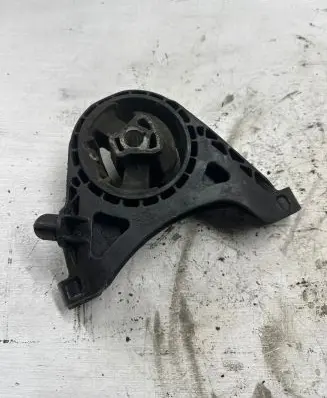 Opel Insignia A Engine mount bracket 13227769