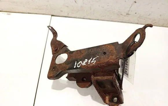 Engine mount bracket